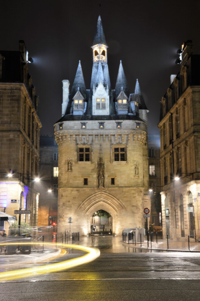 La Porte Cailhau di sera porta, notte