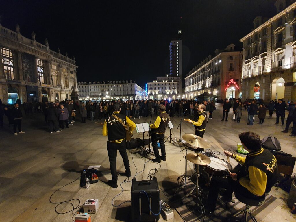 Nella bellissima cornice di piazza Castello, Torino musica, live, torino, sera