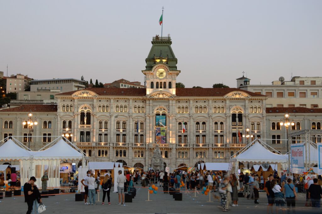 Piazza Italia, Trieste trieste, municipio, piazza, tramonto
