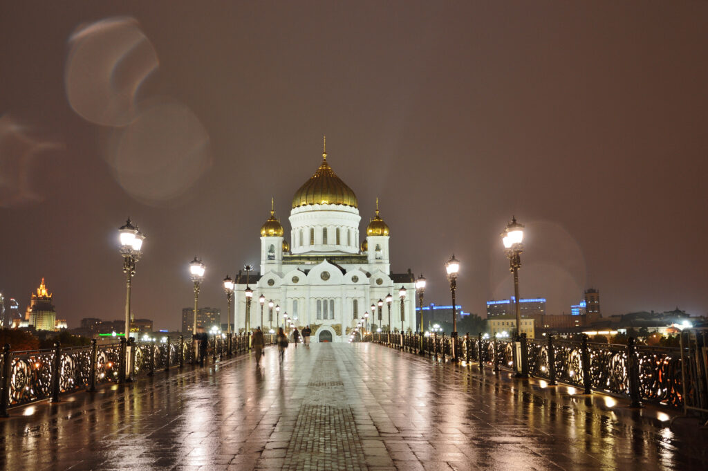 Cattedrale di Cristo Salvatore - Храм Христа Спасителя pioggia, mosca, chiesa, ponte, cattedrale
