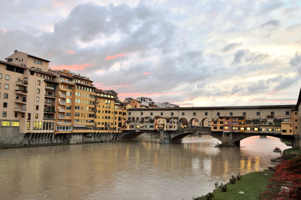 Tramonto su Ponte Vecchio firenze, pontevecchio, fiume, tramonto