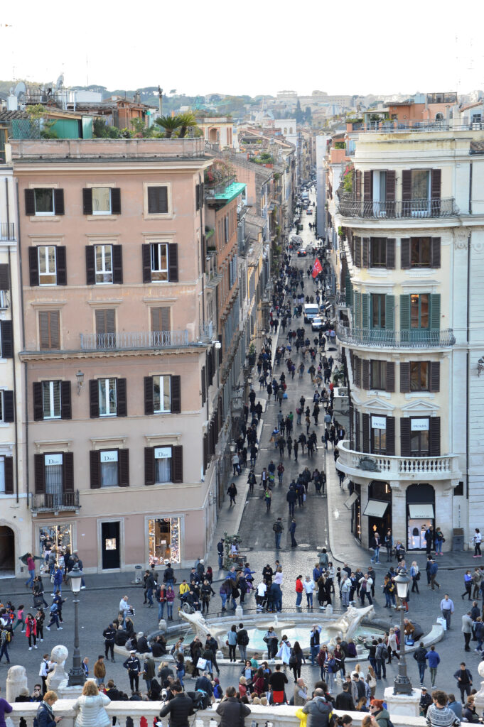 Via Condotti da Trinità dei Monti roma, centro, negozi, barcaccia
