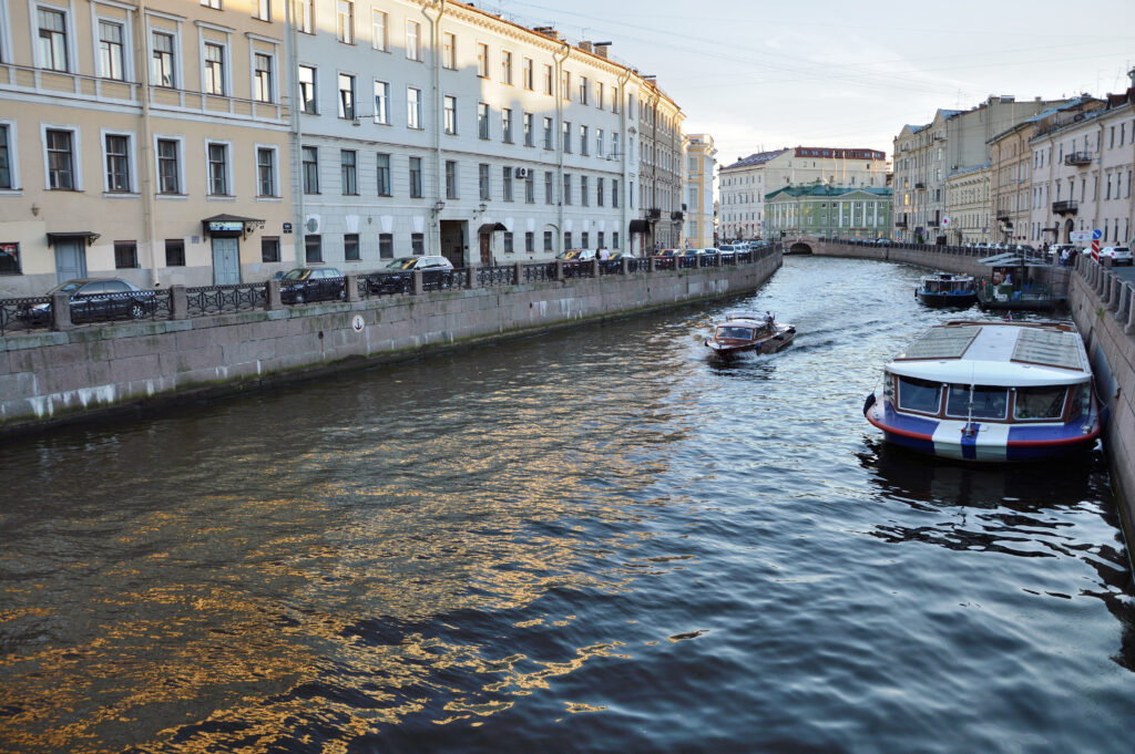 La Neva fiume, tramonto