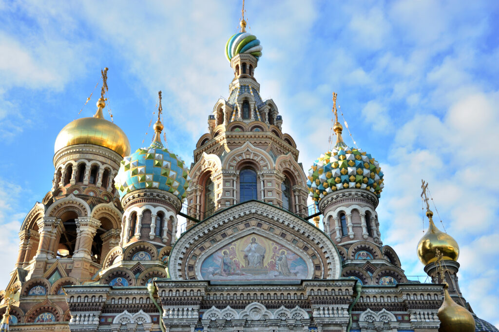 Facciata della chiesa del Salvatore sul Sangue Versato - Храм Спаса на Крови chiesa, cupole, san pietroburgo, ortodossia