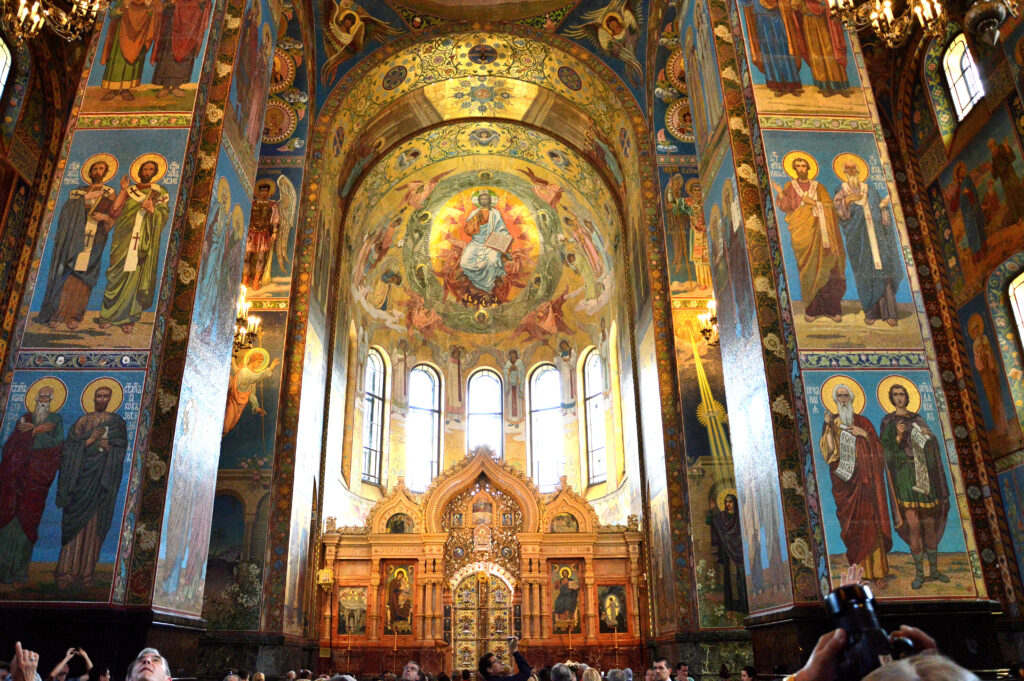 Interno della chiesa del Salvatore sul Sangue Versato - Храм Спаса на Крови abside, chiesa, colonne, sole, affreschi