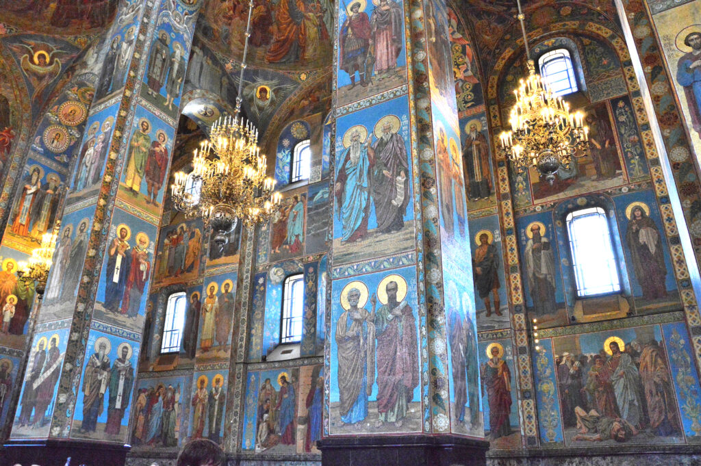 Interni della chiesa del Salvatore sul Sangue Versato - Храм Спаса на Крови interno, colonne, chiesa, colori