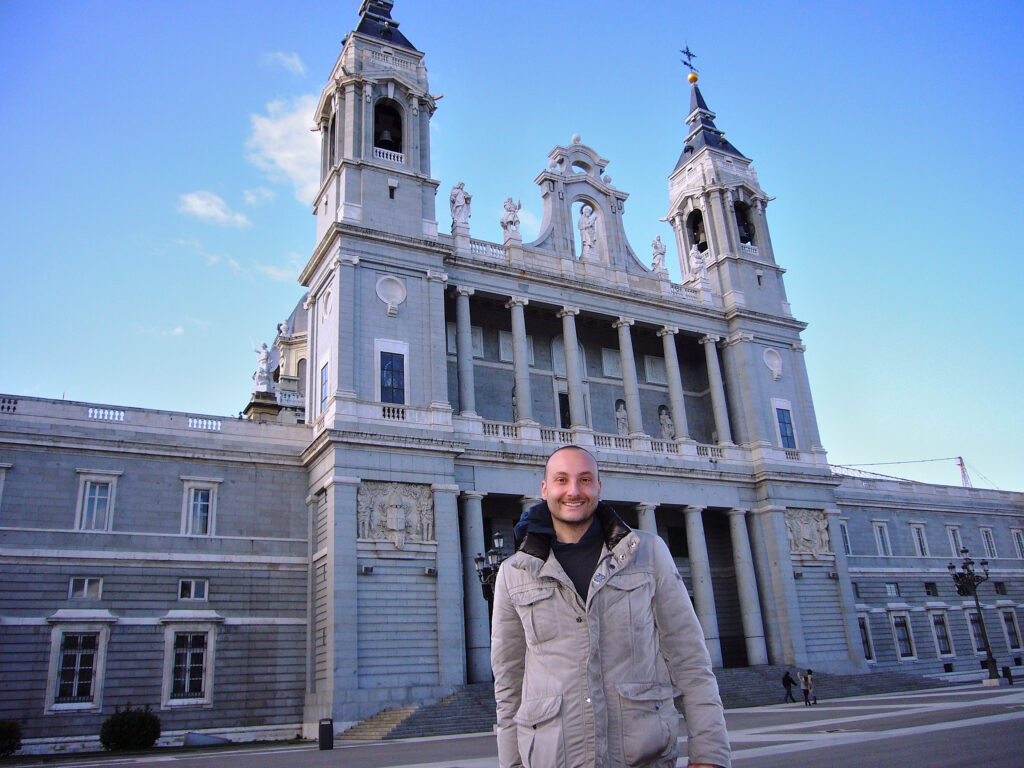 Catedral de l'Almudena viaggiatore, cattedrale