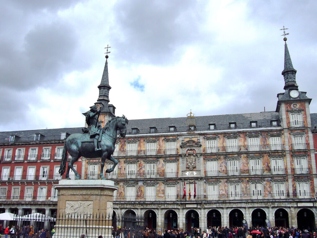 Plaza Mayor cavaliere, statua, palazzo