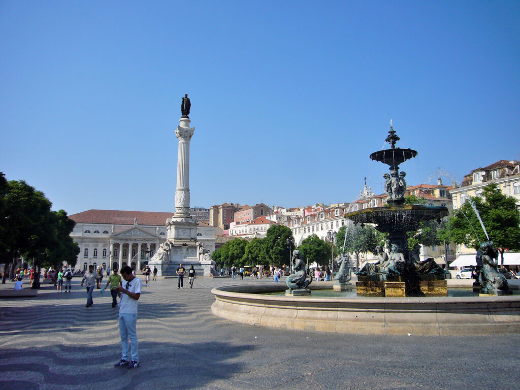 Praça de D. Pedro IV piazza, fontana, colonna