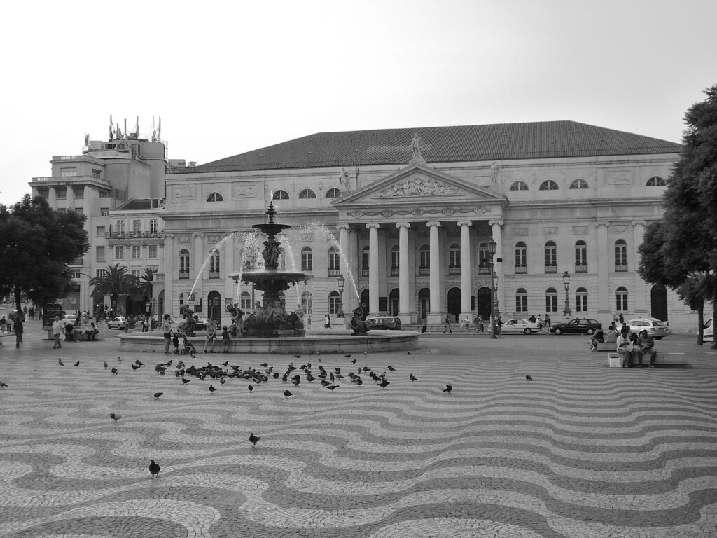 Rossio in B/N piazza, fontana, lisbona, bianco, nero, piccioni