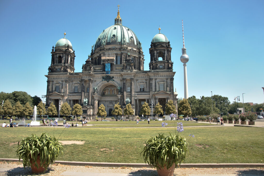 Il duomo di Berlino e la torre televisiva di Alexanderplatz berlino, torre televisiva, duomo