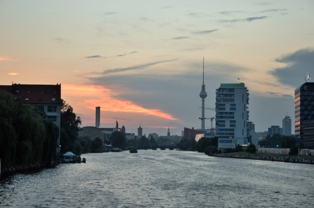 Tramonto sulla Sprea fiume, berlino, tramonto, torre televisiva