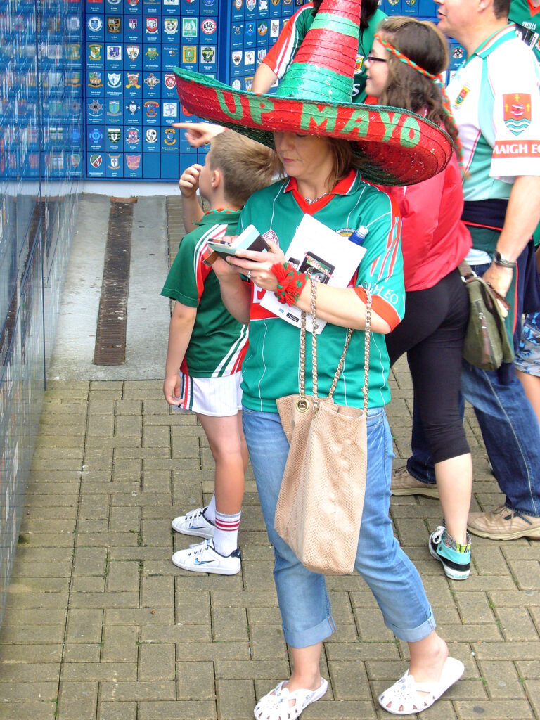 Forza Mayo! calcio gaelico, donna, tifo, stadio, dublino