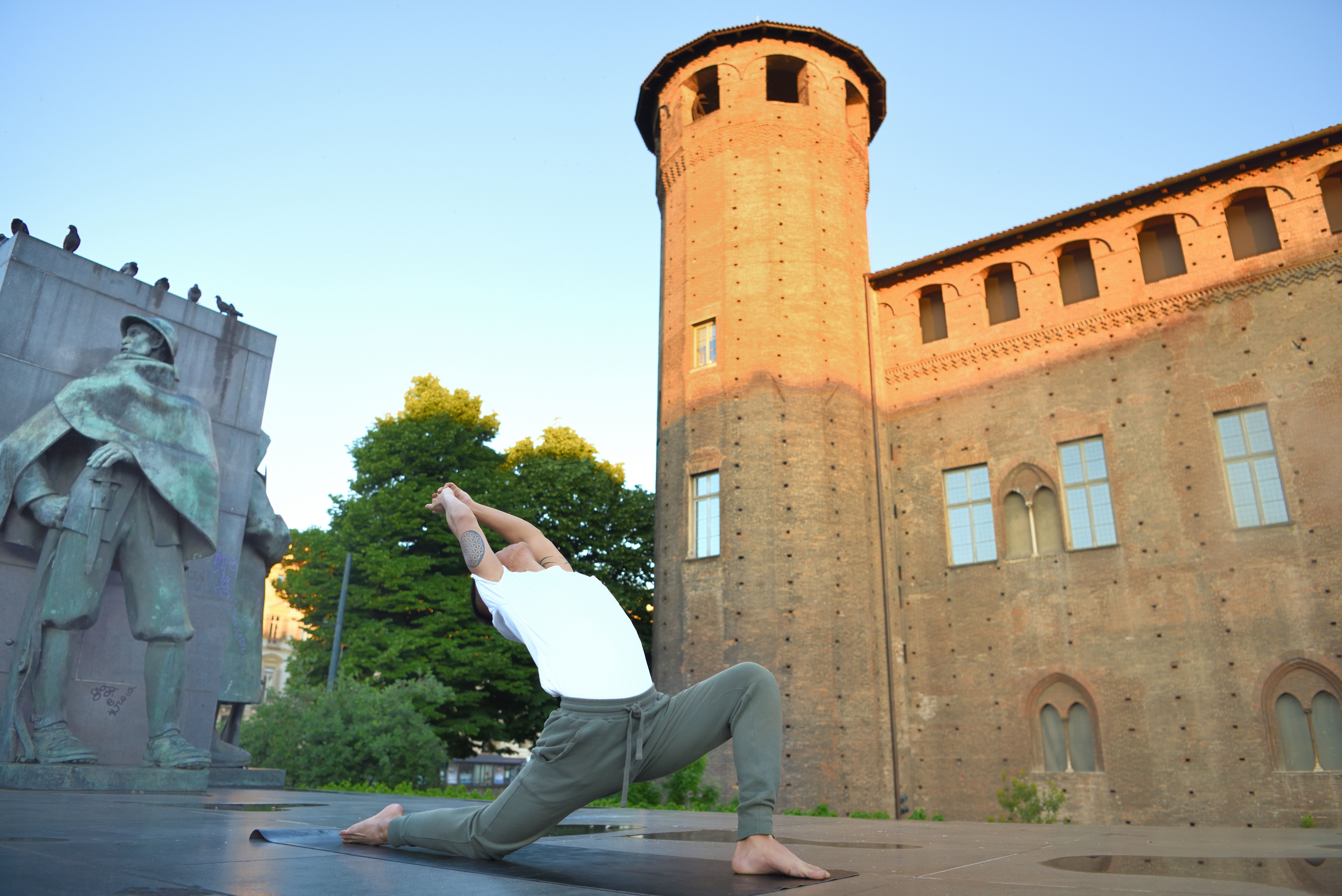 Anjaneyasana, la Luna crescente luna crescente, yoga