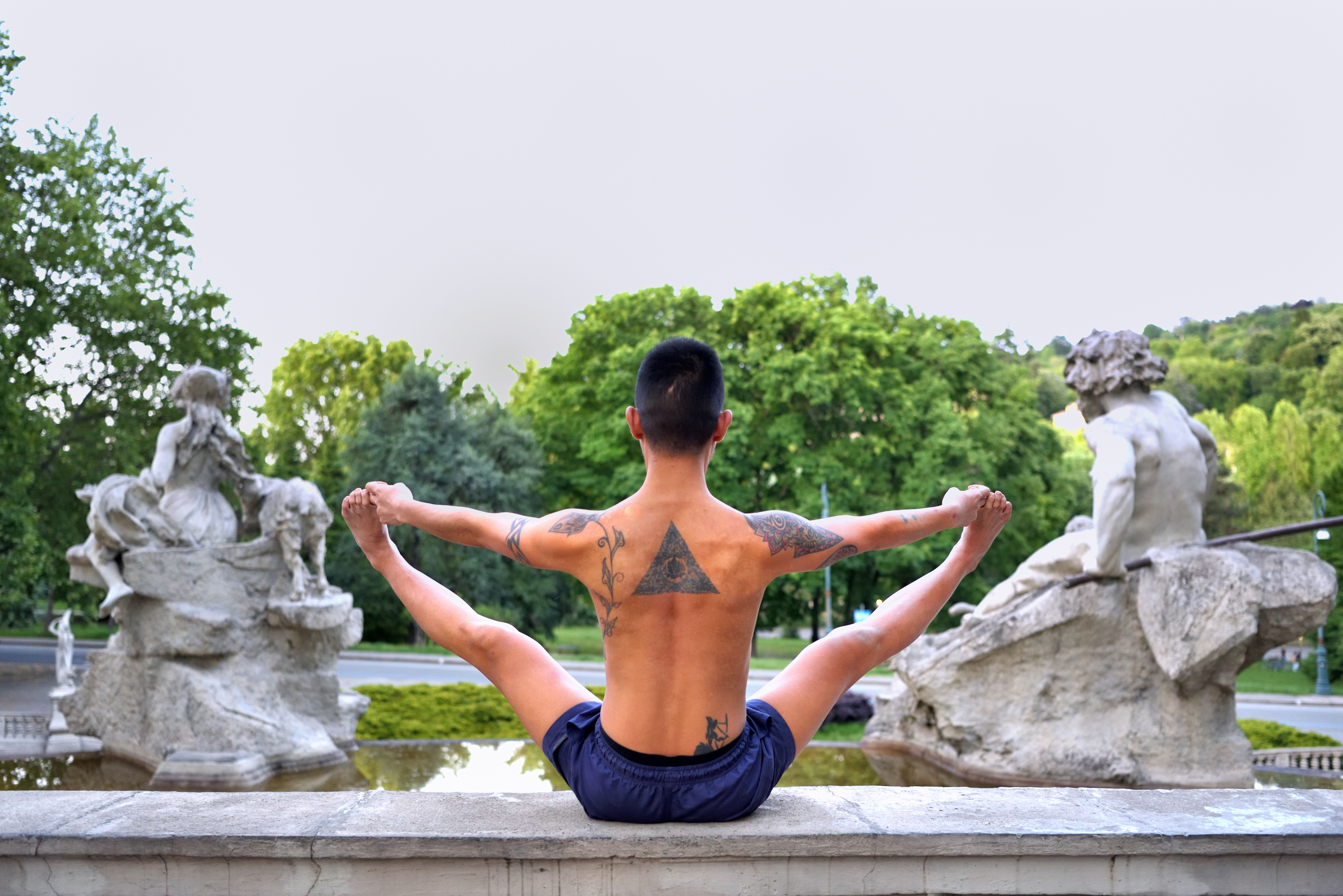 Urdhva Upavistha Konasana, postura sollevata della pressa pressa, yoga