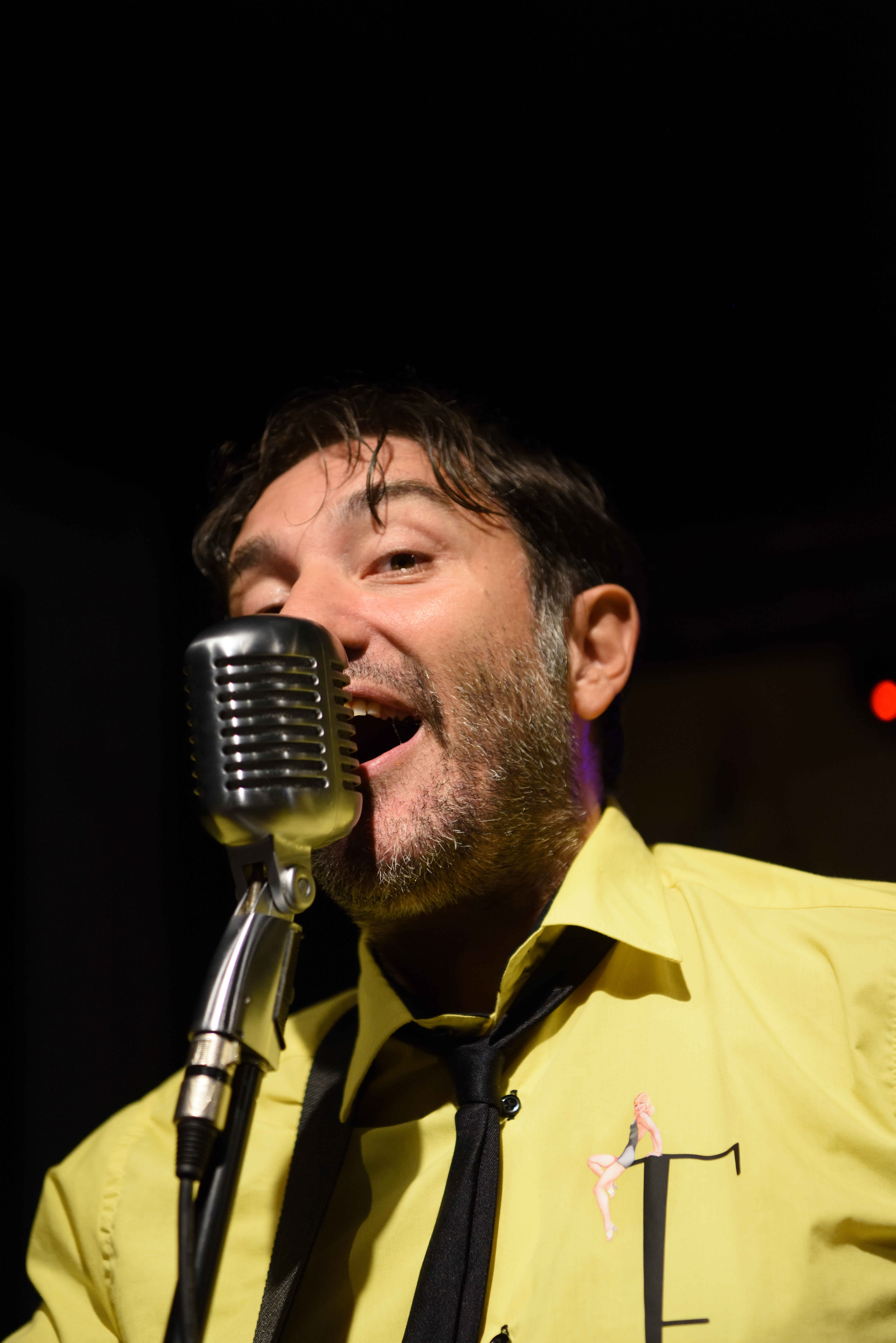 Giuseppe, cantante, bassista e...armonicista!